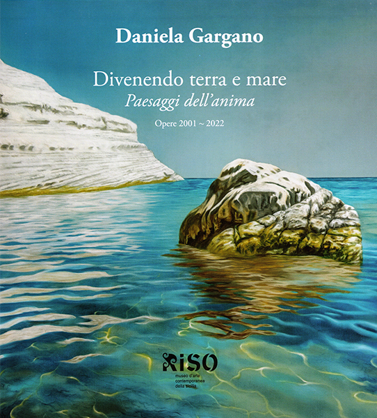 Nota critica di Tommaso Romano a "Divenendo terra e mare. Paesaggi dell'anima, opere 2001 - 2022" di Daniela Gargano 